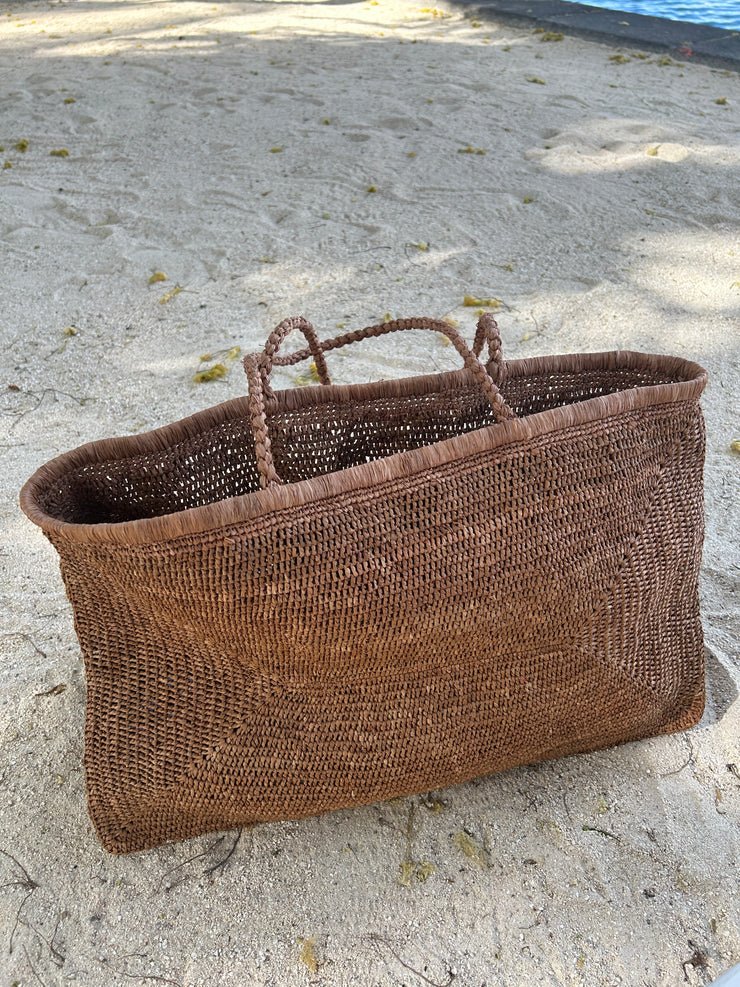 Pure Elegance | Clipa (XXL) Raffia Beach Tote Bag | Handmade in Madagascar