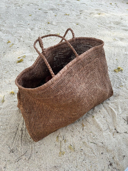 Pure Elegance | Clipa (XXL) Raffia Beach Tote Bag | Handmade in Madagascar